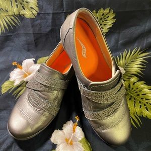 Made in Portugal SUAVE comfy & sleek  sneakers with velcro closure size 39 EUC